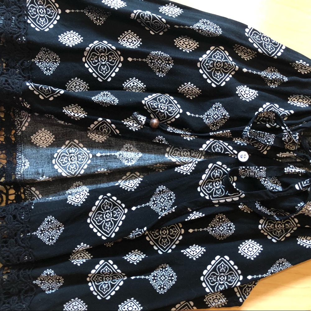 Medium Black blouse - Picture 3 of 3
